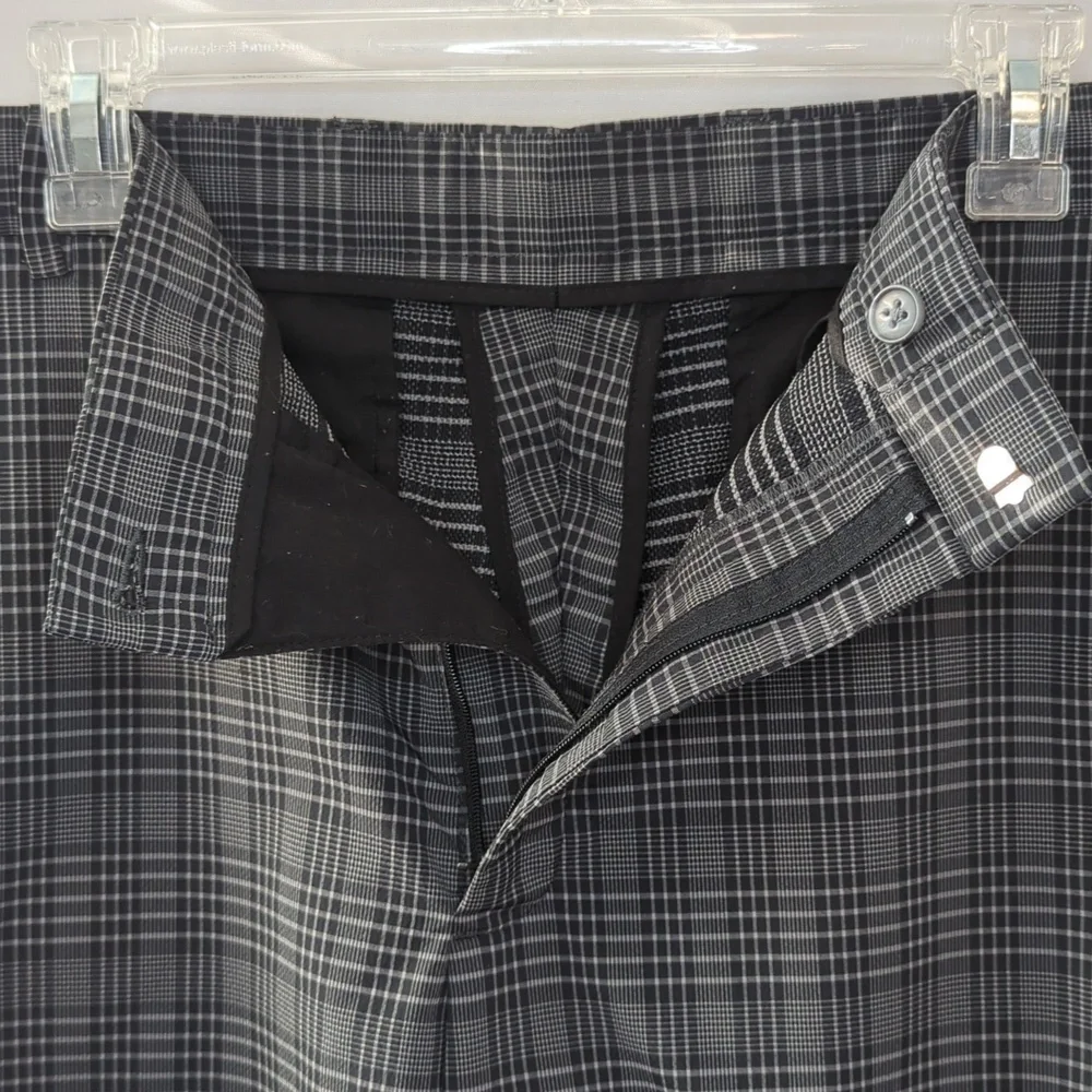 Walter Hagen Performance Moisture Wick Golf Shorts Black and Grey Plaid Men's 38
